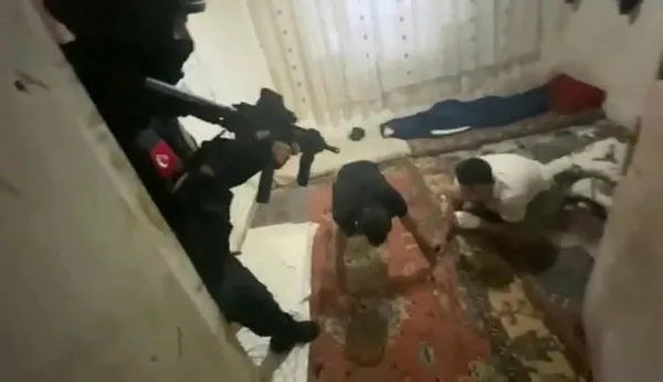 Son dakika: İçişleri Bakanlığı açıkladı: Canlı bomba eylemi yapmaya hazırlanan DEAŞ'lı 3 kişi yakalandı-2