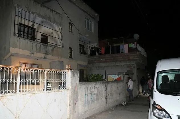Adana'da bir eve el yapımı patlayıcı atıldı