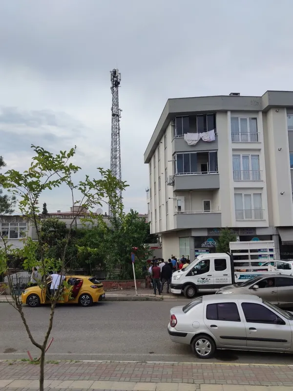 baz-istasyonunda-intihar-girisimi-1654877638757.jpg Baz istasyonunda intihar girişimi-2