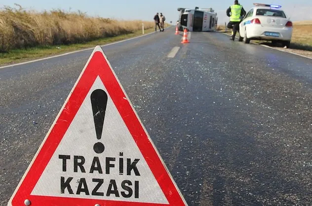Ankara'da feci kaza! Elektrik direği devrildi 5 araç birbirine girdi