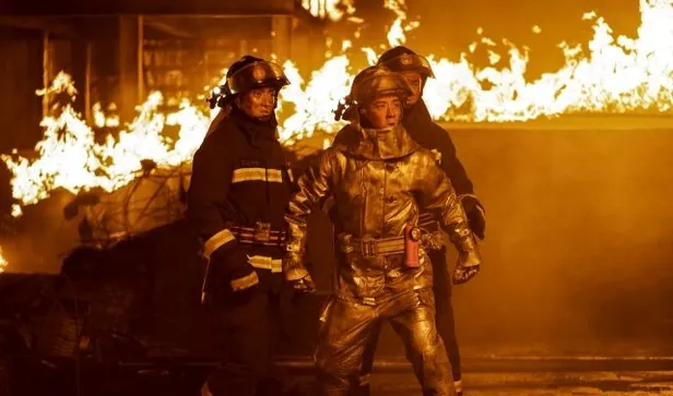 Alevlere Karşı film konusu nedir? Alevlere Karşı oyuncuları kimler? Ne zaman çekildi?-3
