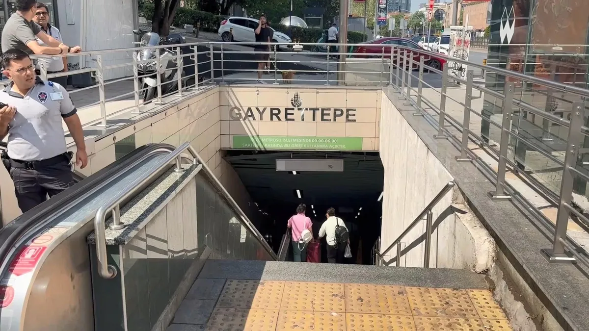 1786261361829.jpeg Şişli'de korku dolu anlar: Valiziyle metro raylarına düşen görme engelli genç ölümden döndü-5