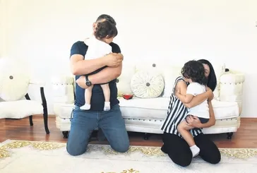 İki yıl arayla iki bebeğin koruyucu ailesi oldular