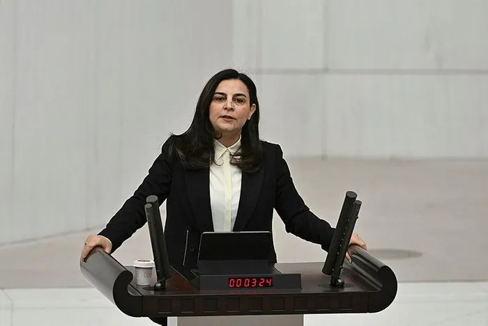 ak-parti-istanbul-milletvekili-tuba-durgut-gazze-icin-ses-yukseltti-bu-duruma-uluslararasi-topluluk-daha-fazla-1700834601354.jpeg AK Parti İstanbul Milletvekili Tuba Durgut Gazze için ses yükseltti: Bu duruma uluslararası topluluk daha fazla sessiz kalamaz-5