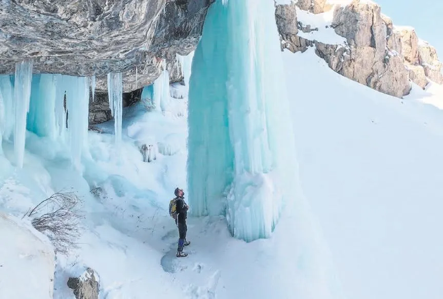 Gören dondu kaldı!