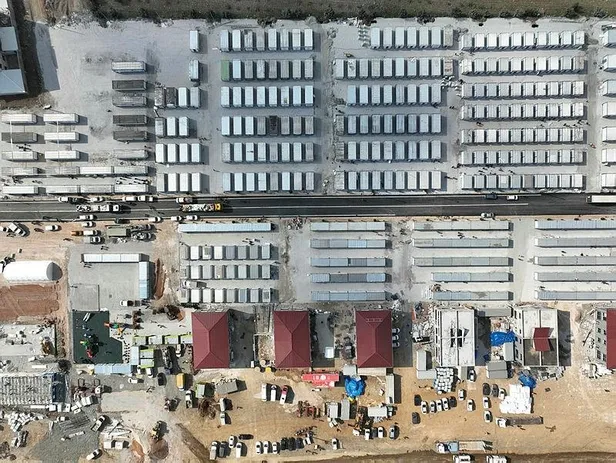 Kalyon Holding deprem bölgesi için seferber oldu! Gaziantep'te dev konteyner kent: Zor günlerin üstesinden birlik ve beraberlikle geleceğiz-9