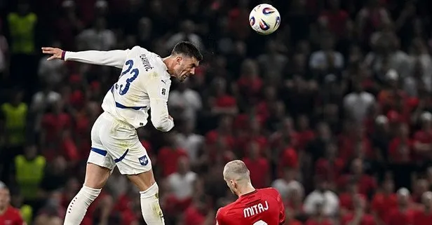Vlahovic Juve’de kalıyor
