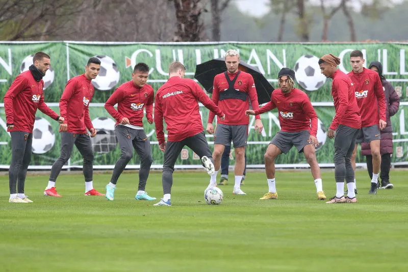 Galatasaray sahneye çıkıyor! İşte Okan Buruk'un Kasımpaşa maçı 11'i - 1
