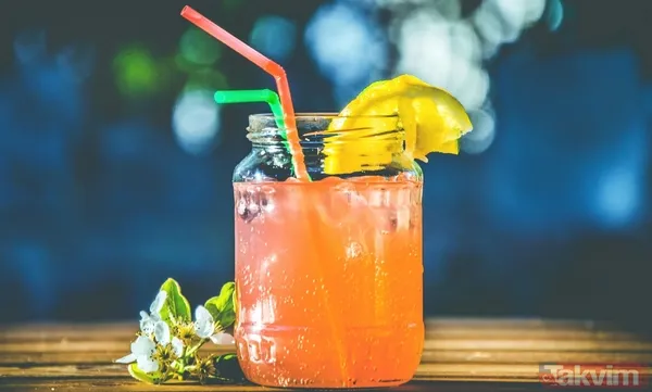 5. Yeşil Çay Buzlu İçecek Malzemeler: 2 Poşet Yeşil Çay 500 Ml Su Limon Dilimleri Buz Hazırlanışı: Çayı Demleyin Ve Soğumaya Bırakın. Limon Dilimleri Ve Buz...