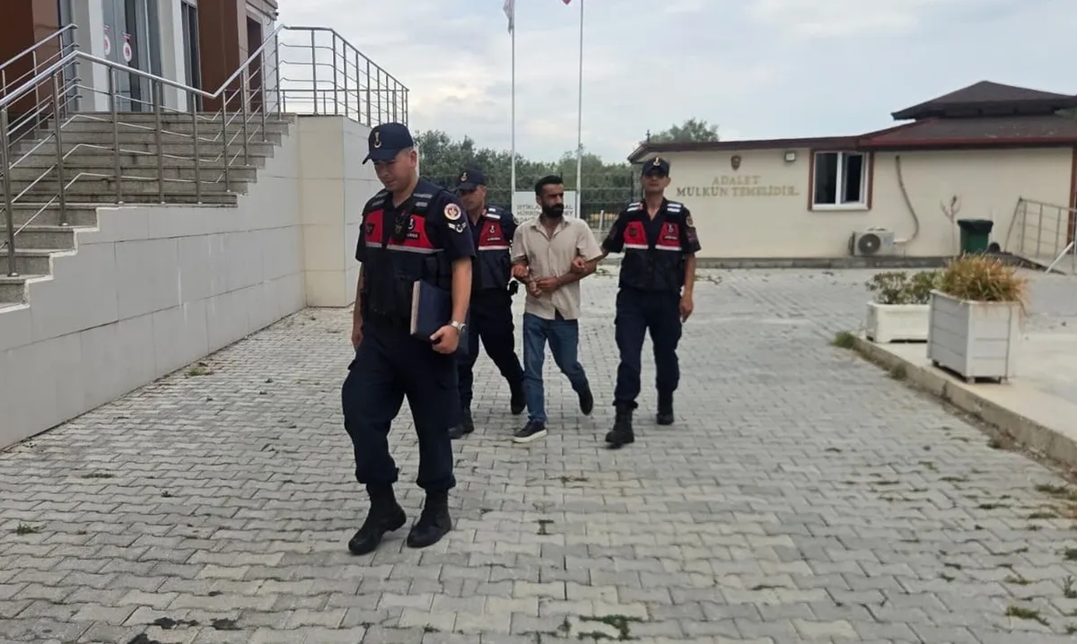 1787042448329.jpeg Yalova'da canlı yayın skandalı! Kendini gazino müdürü olarak tanıtıp genç kızları işe çağırdı: Reşo lakaplı şüpheli tutuklandı-5