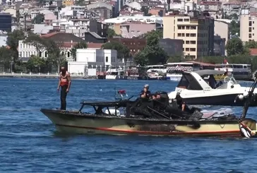 İstanbul Fatih’te korkutan yangın! Baba ve oğlu tekneden atlayarak kurtuldu