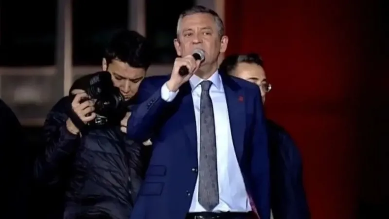 chp-siyaseten-kambur-oldu-silivride-fiyasko-sarachanede-tasimali-provokasyon-1773734711352.jpeg CHP siyaseten kambur oldu! "İmamoğlu'nu sırtımızdan atalım" tartışması | Silivri'deki fiyasko sonrası Saraçhane'de provokasyon hazırlığı-3