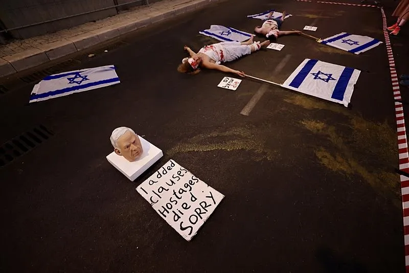 Netanyahu'nun sonu geliyor! 700 bin İsrailli sokağa döküldü: Hükümete karşı halk ihtilali! Genel grev başladı-2