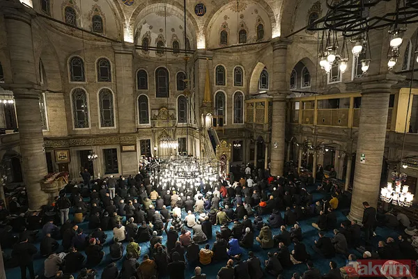 Regaib Kandili'nde eller semaya yükseldi! Vatandaşlar camilere akın etti: İşte il il o fotoğraflar... - 8