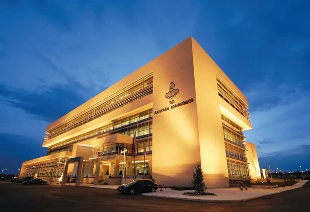 Tehlikenin farkında mısınız? "Işıklar yanıyor" paylaşımıyla darbe iması yapan Engin Yıldırım hala AYM üyesi!-2