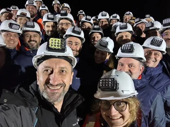 turkiyenin-fiber-ag-uzunlugu-435-bin-kilometreye-ulasti-1704155264677.jpeg Türkiye'nin fiber ağ uzunluğu 435 bin kilometreye ulaştı-3