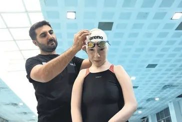 Terzinin yaptığı özel aparatla dünya şampiyonluğuna yüzdü! Esra Yüce’nin ezber bozan azmi