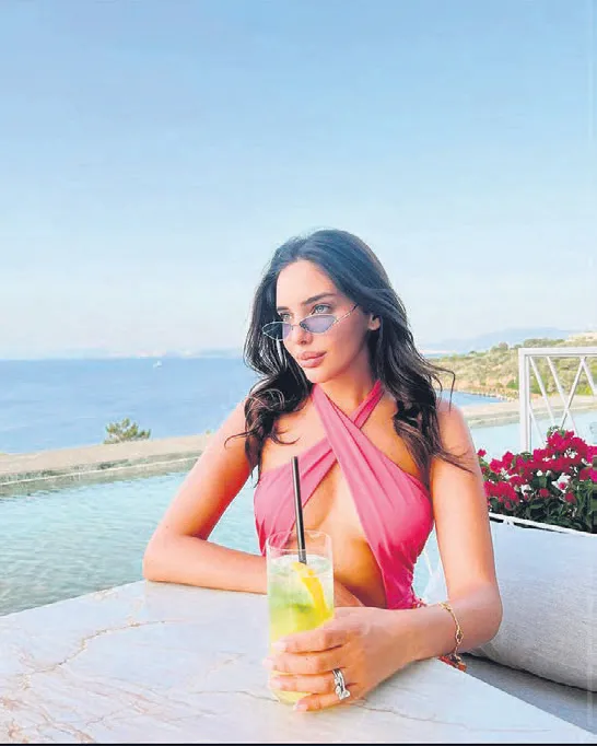 atvnin-sevilen-programi-kim-milyoner-olmak-isterde-saskina-ceviren-olay-1656183629275.jpg ATV'nin sevilen programı 'Kim Milyoner Olmak İster'de şaşkına çeviren olay!-13