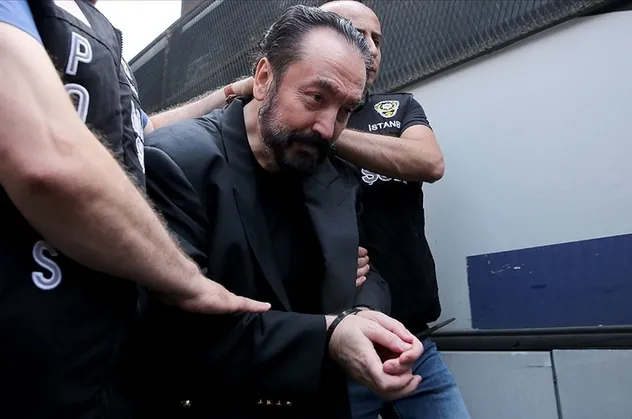 Adnan Oktar örgütünün cinsel sömürü sistemi +18 fotoğraf ve sohbetlerle ifşa oldu