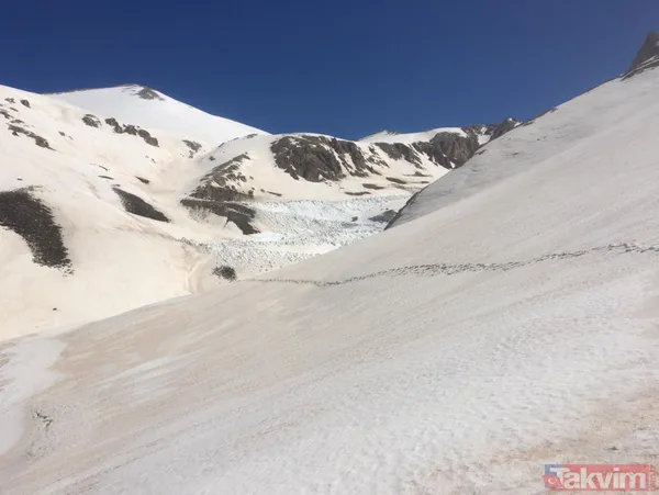 Kar nedeniyle kapalı olan Van-Bahçesaray yolunu açmak için Nisan ortasında ekipler çalışıyor - 2