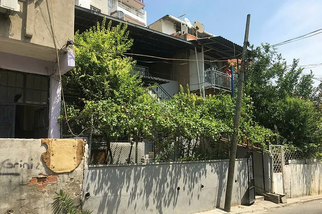 İzmir'de feci olay! 4'üncü kattan zemine çakıldı