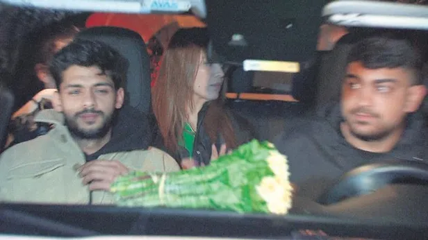 hadisenin-gundeme-bomba-gibi-dusen-hamile-oldugu-iddialarina-guzel-popcudan-cevap-geldi-1645816452803.jpeg Hadise'nin gündeme bomba gibi düşen hamile olduğu iddialarına güzel popçudan cevap geldi-12