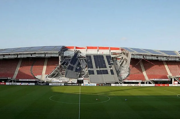 AZ Alkmaar'ın stadının çatısı çöktü