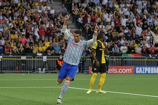 cristiano-ronaldodan-sampiyonlar-liginde-rekor-young-boys-maci-oncesi-dikkat-ceken-hareket-1631642228987.jpeg Cristiano Ronaldo'dan Şampiyonlar Ligi'nde rekor! Young Boys maçı öncesi dikkat çeken hareket...-2