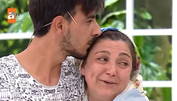 30-yillik-hasret-esra-erolda-son-buldu-hic-gormedigi-annesine-kavustu-omur-babasiyla-ilgili-o-gercegi-ilk-kez-1655399772881.jpg 30 yıllık hasret Esra Erol’da son buldu! Hiç görmediği annesine kavuştu! Ömür babasıyla ilgili o gerçeği ilk kez açıkladı-4