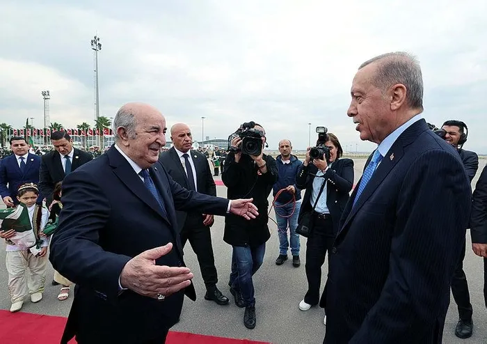 baskan-erdoganin-diplomasi-hamleleri-suruyor-yeni-durak-cezayir-1700570783274.jpeg Başkan Erdoğan ve Cezayir Cumhurbaşkanı Tebbun ortak basın açıklamasında bulundu-14