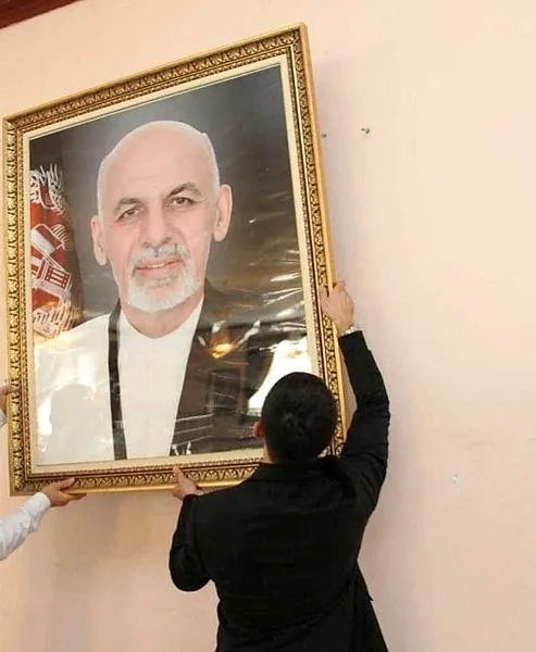 Afganistan'da Taliban'ın kontrolü ele geçirmesinin ardından Cumhurbaşkanı Eşref Gani'den geri dönüş sinyali-2