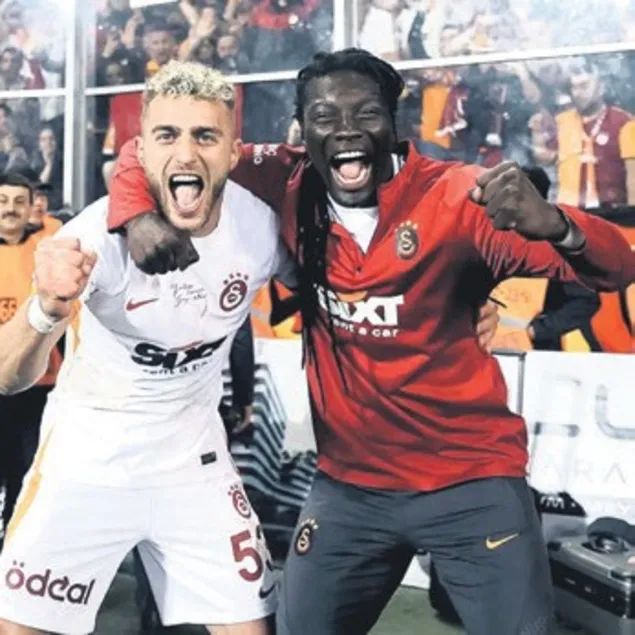 Barış’ı tutarak dünyaya mesaj verdi