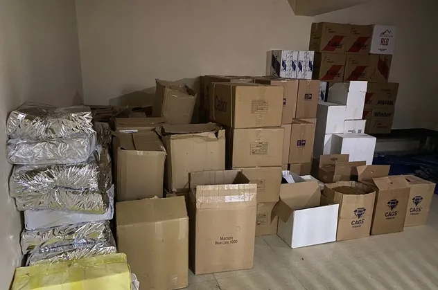 Esenler'de sigara imalathanesine baskın