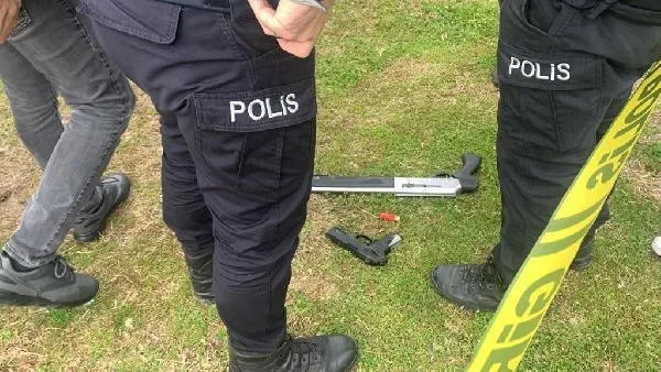 'Dur' ihtarına uymayıp polisle çatıştılar: 2 yaralı-3
