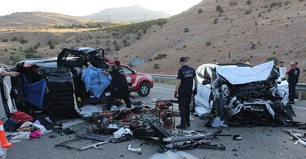 Malatya'da can pazarı | Hafif ticari araç ile otomobil kafa kafaya çarpıştı: 4 ölü, 2 yaralı