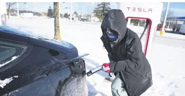 ABD’de araçlar dondurucu soğukta yolda kaldı! Çözüm aranıyor...