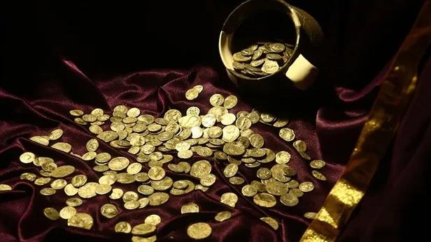 kazmayi-vurdugu-yerden-sakir-sakir-altin-fiskirdi-yuzyilin-en-buyuk-hazinesi-paha-bicilemiyor-1698043786912.jpg