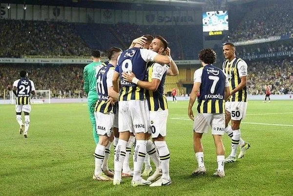 ismail-kartaldan-mac-sonrasi-kritik-degerlendirme-farka-gidecek-bir-macti-ama-1691965408739.jpeg İsmail Kartal'dan maç sonrası kritik değerlendirme: Farka gidecek bir maçtı ama...-4