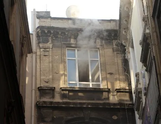 Karaköy’deki yangın paniği!