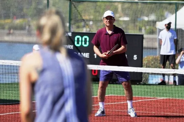 "Tüm gençlerin hizmetinde olacak" denilen tenis kortu İmamoğlu ailesinin özel maçı sonrası söküldü