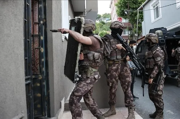 İstanbul'da DEAŞ'a baskın! 16 gözaltı