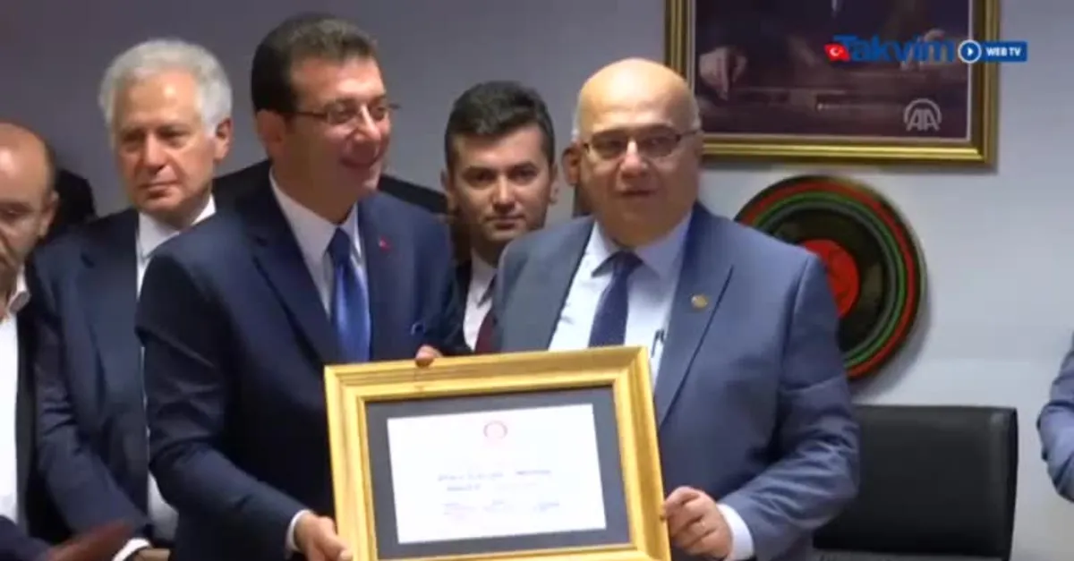 Ekrem İmamoğlu mazbatasını aldı (Video)