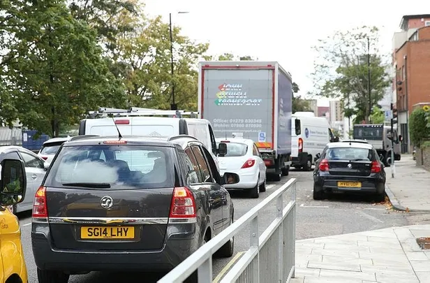 İngiltere'de yakıt tedariki sorununu çözmek için ek önlemler: Askerler hazır durumda bekletecek-2