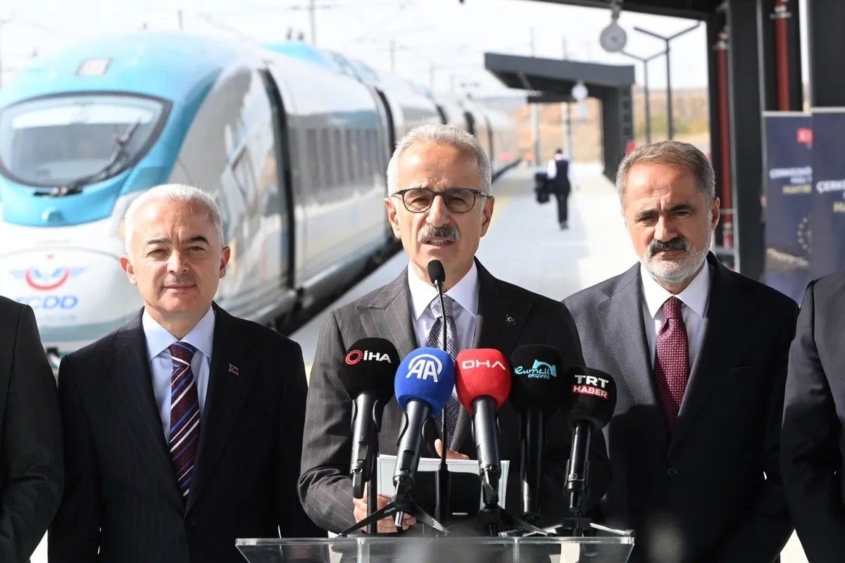 cerkezkoy-kapikule-demiryolu-hatti-aciliyor-1791466047442.jpg Başkan Erdoğan Çerkezköy-Kapıkule Demiryolu Hattı'nı hizmete açıyor: 3 il daha hızlı tren ağına dahil olacak-3