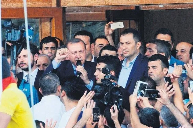 Başkan Erdoğan'ın avukatı 15 Temmuz hain darbe girişiminde yaşananları anlattı: Onların tankları varsa bizim de imanımız var
