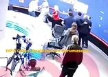 DP'li Cemal Enginyurt'un korumasının gazeteci Latif Şimşek'i yumrukladığı görüntüler ortaya çıktı!