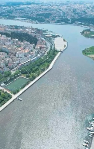 CHP'li İBB'nin ihmali Haliç'i nefessiz bıraktı! Suyun rengi değişti!