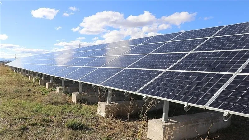 gunes-ve-ruzgarda-kurulu-guc-40-bin-megavati-asti-1771884090992.jpeg Enerjimizin yüzde 62'si yenilenebilir: Güneş ve rüzgarda kurulu güç 40 bin megavatı aştı-1