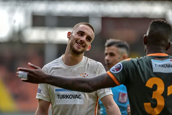 galatasarayin-orta-sahasi-bitik-durumda-istatistikler-cok-can-sikiyor-1644750929362.jpg Galatasaray'ın orta sahası bitik durumda! İstatistikler çok can sıkıyor...-5