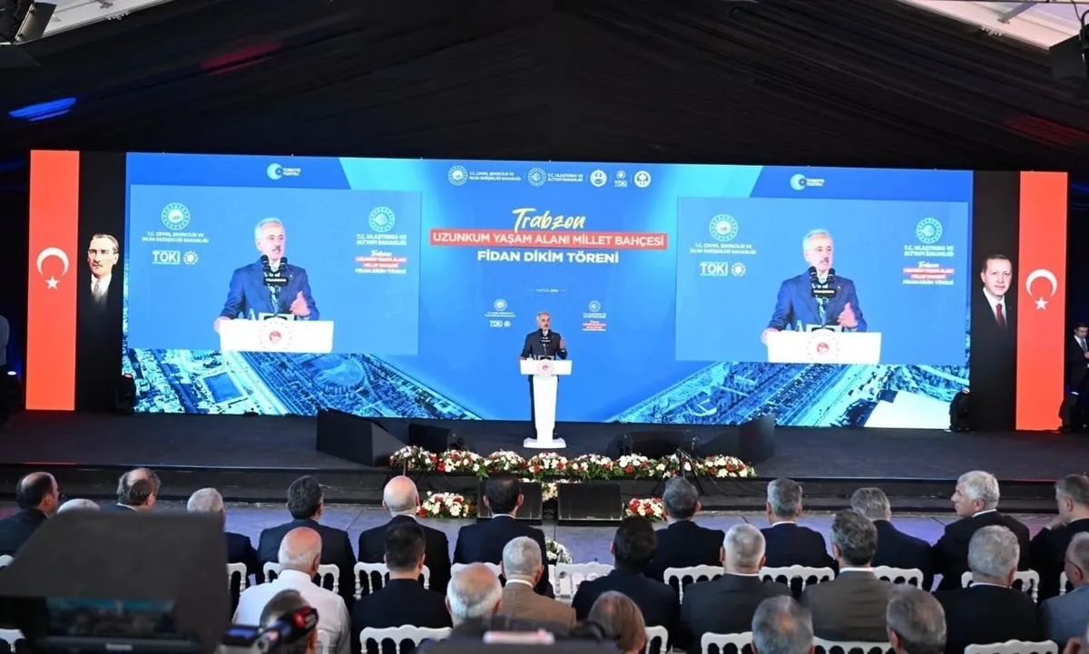 1789046176212.jpeg Trabzon deniziyle yeniden buluşuyor! Bakan Uraloğlu sahil projesini anlattı: “Canlı bir yaşam merkezi inşa ediyoruz”-3